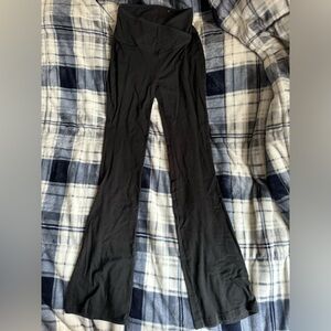 Kohl’s Cross Flare Leggings